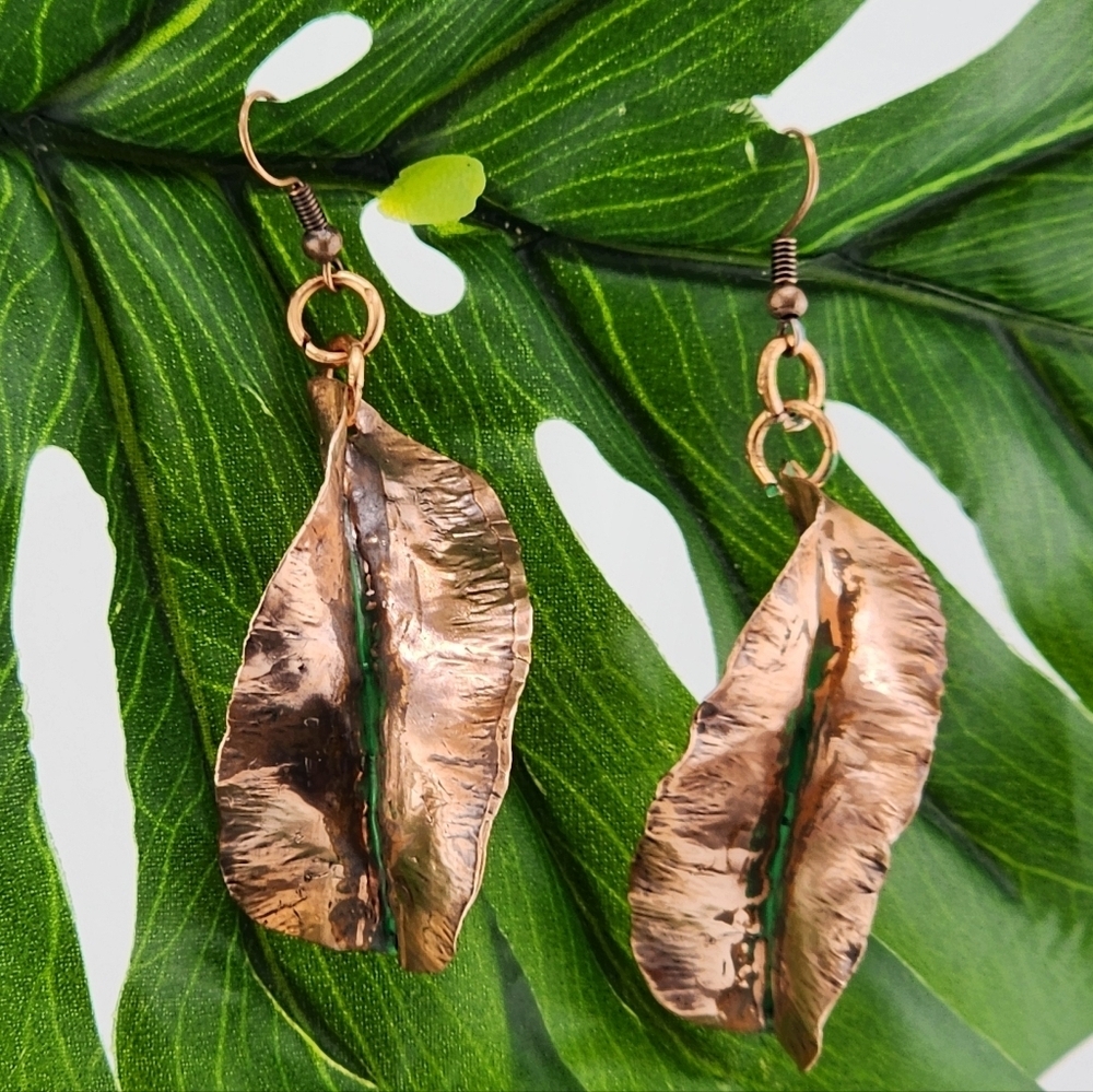 COPPER HAMMERED LEAVES & GREEN PATINA DANGLING EARRINGS - Picture 2 of 10